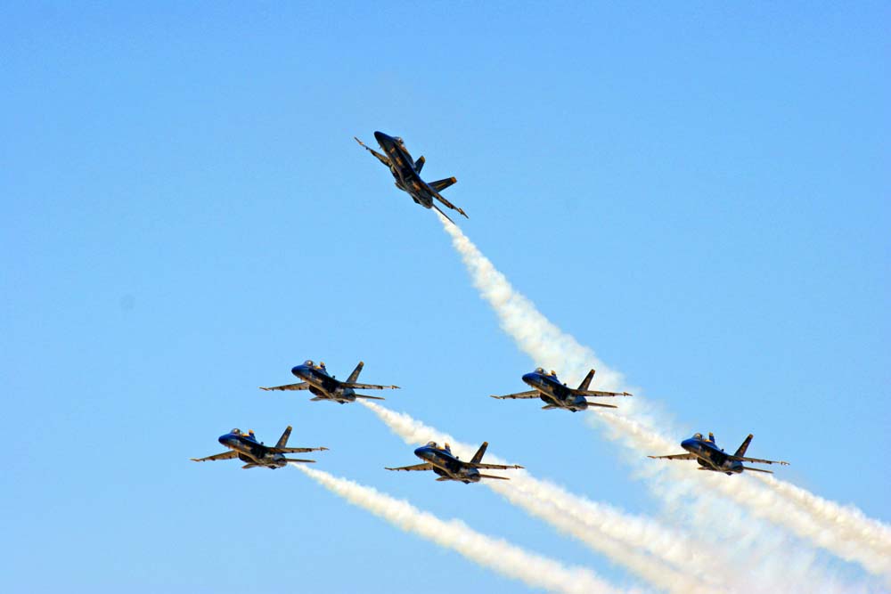 Blue Angels perfoming breakaway